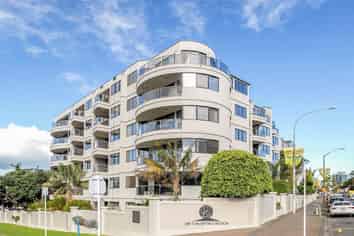 1G/175 Hurstmere Road, Takapuna