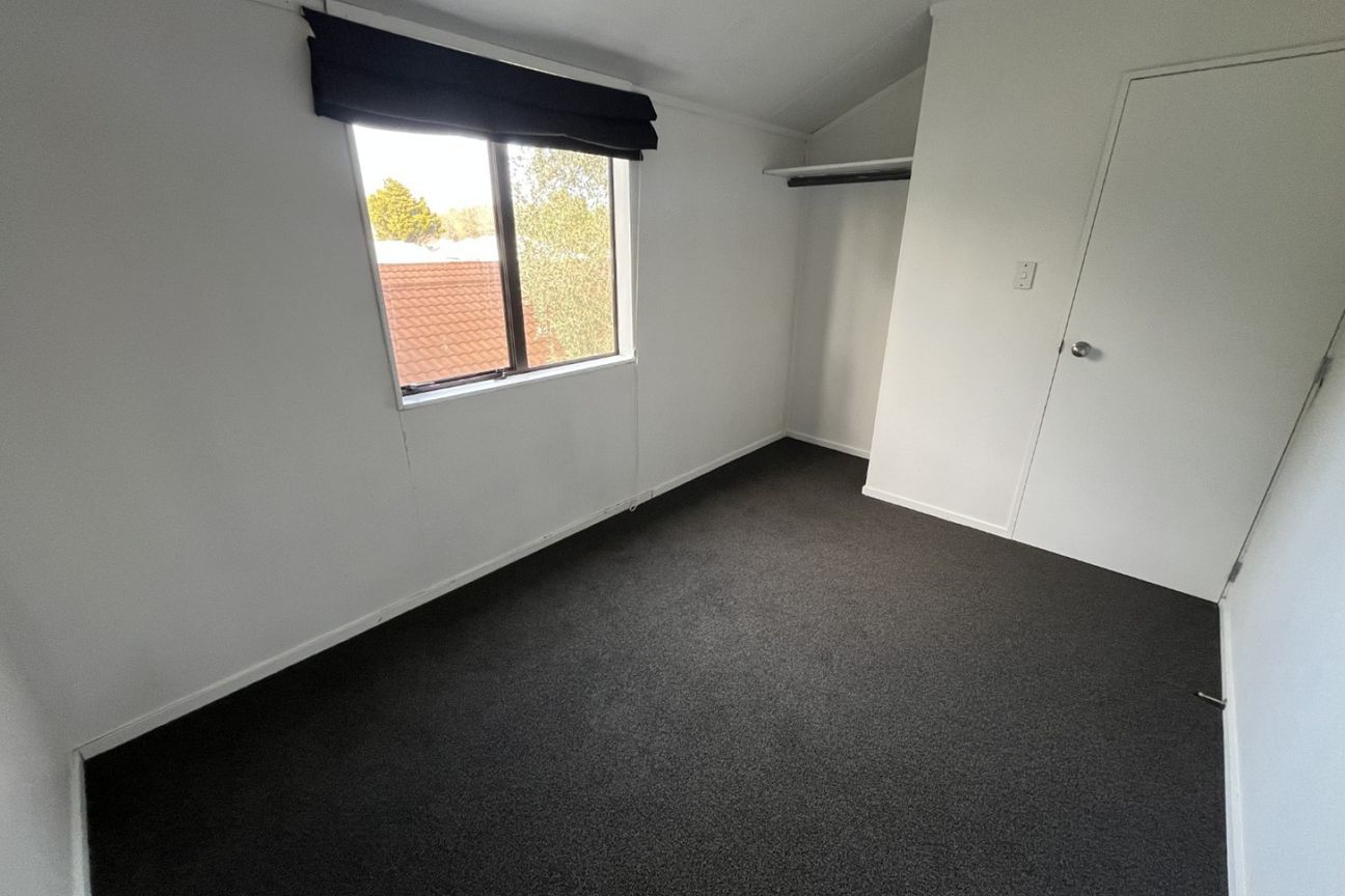 FIVE BEDROOMS, WEST END - Fler