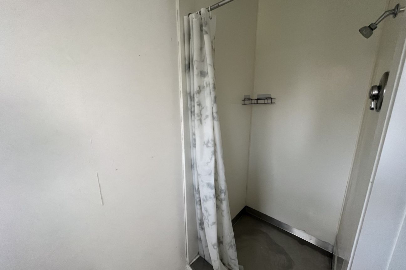 FIVE BEDROOMS, WEST END - Bild 6