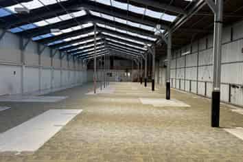 Large Sydenham warehouse + yard 