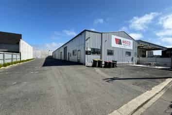 Large Sydenham warehouse + yard 