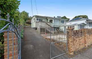 13 Awaroa Road, Helensville