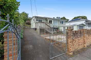 13 Awaroa Road, Helensville