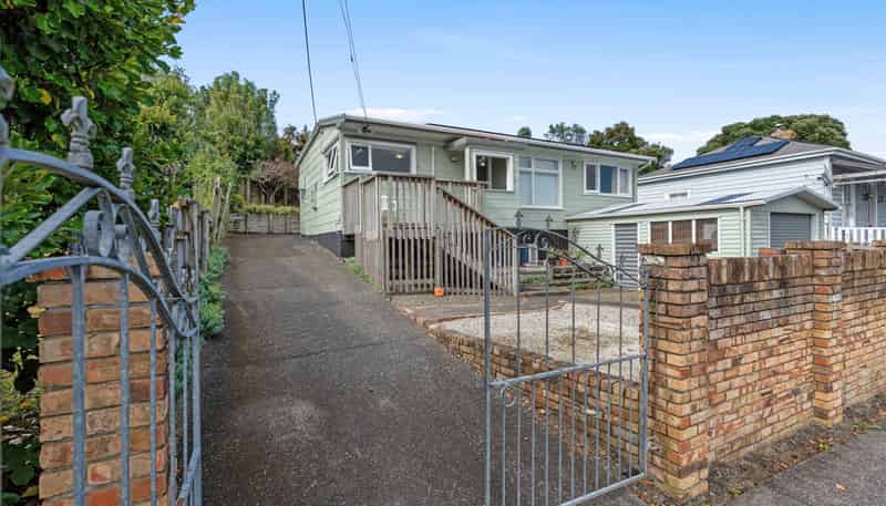 13 Awaroa Road, Helensville