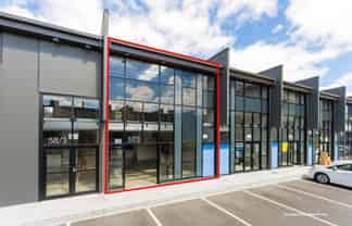 BRAND NEW SHOWROOM / WAREHOUSE
