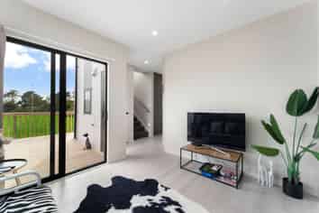 15D Granville Drive, Massey