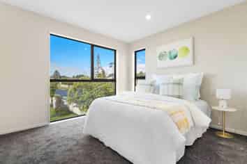 15D Granville Drive, Massey