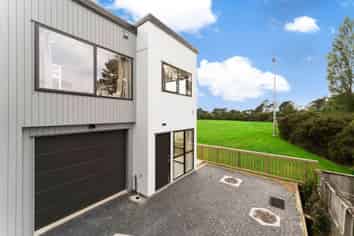 15D Granville Drive, Massey