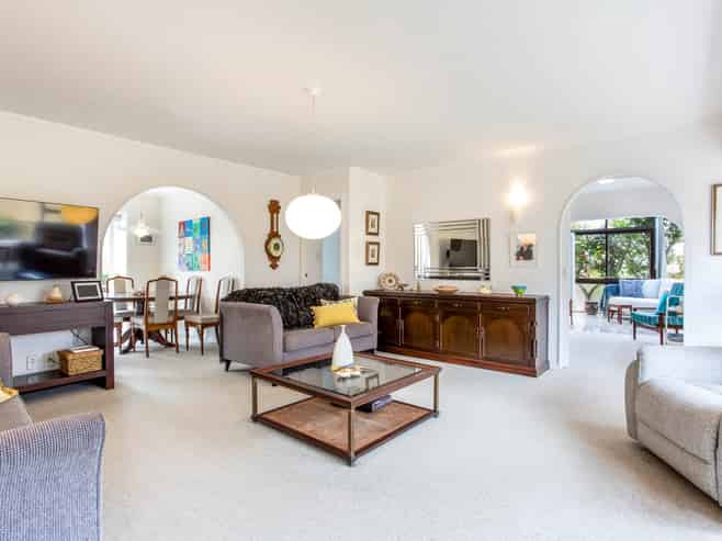 2/33 Akoranga Drive, Northcote