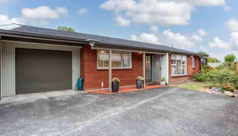 2/33 Akoranga Drive, Northcote