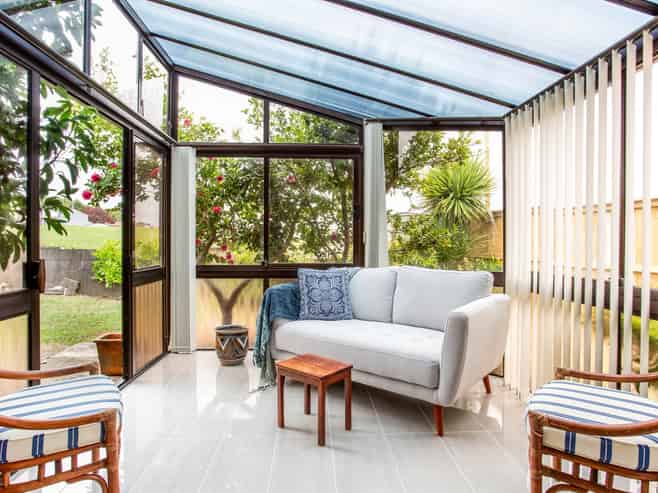 2/33 Akoranga Drive, Northcote