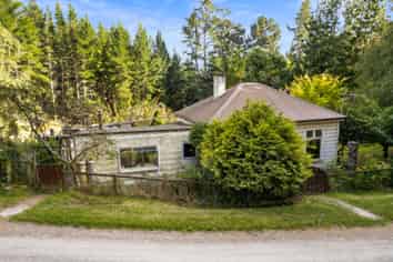 353 Blue Spur Road, Lawrence