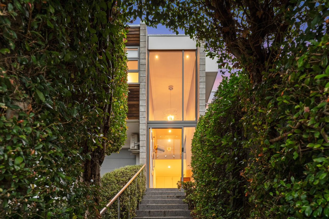 Modern family home with sea views - Więcej