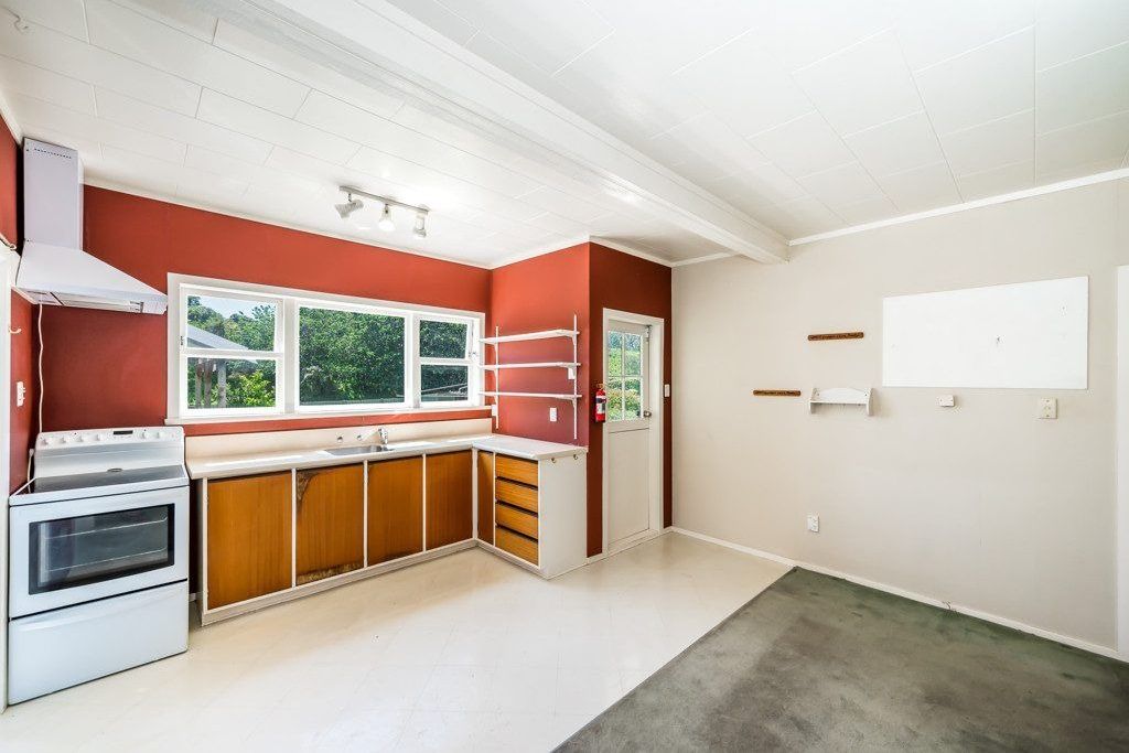 Welcome to 27 Goldsborough Avenue. - Więcej