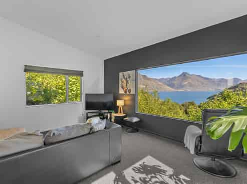 14B Mckerrow Place, Fernhill/Sunshine Bay