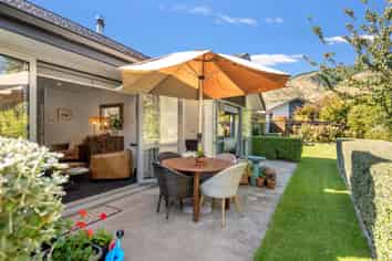 12 Sanctuary Drive, Stoke