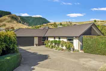 12 Sanctuary Drive, Stoke