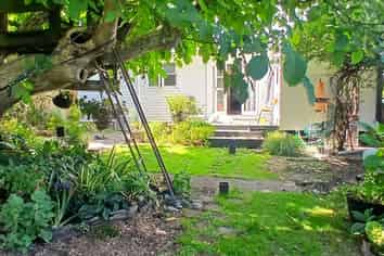 46 Woodward Street East, Featherston