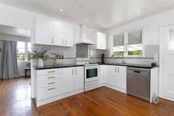 46 Woodward Street East, Featherston