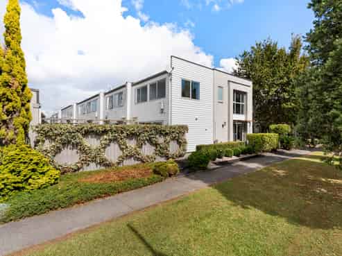 77 Popokatea Drive, Takanini