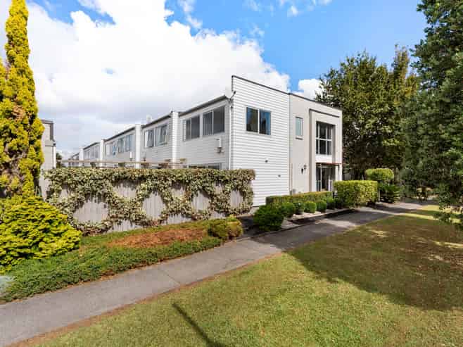 77 Popokatea Drive, Takanini