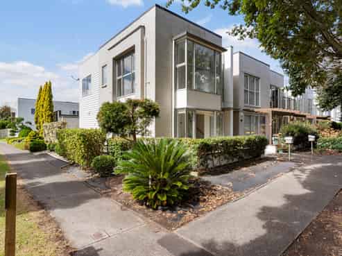 77 Popokatea Drive, Takanini