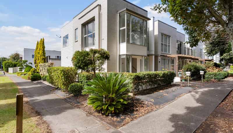 77 Popokatea Drive, Takanini