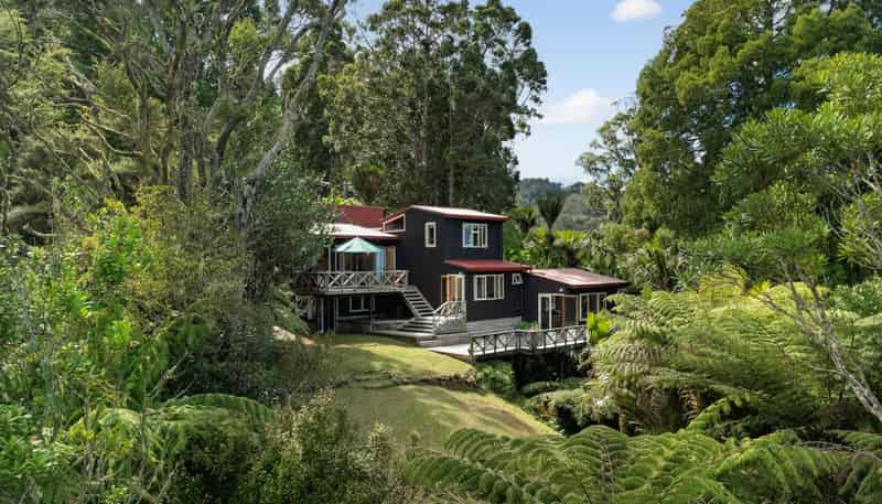 36 Tainui Road, Titirangi