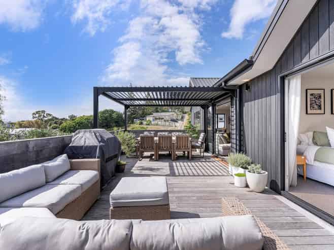 13 Weka Close, Red Beach