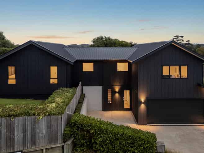 13 Weka Close, Red Beach