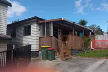 29 Charntay Avenue, Clover Park