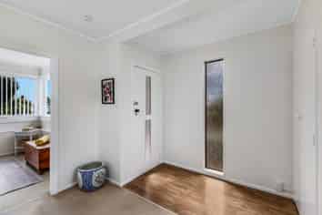 10 Lawry Street, Moturoa