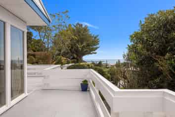 10 Lawry Street, Moturoa