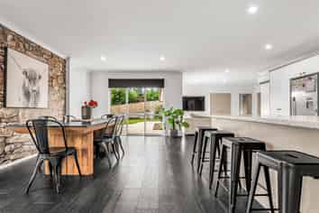 73 Rexford Heights, Pyes Pa