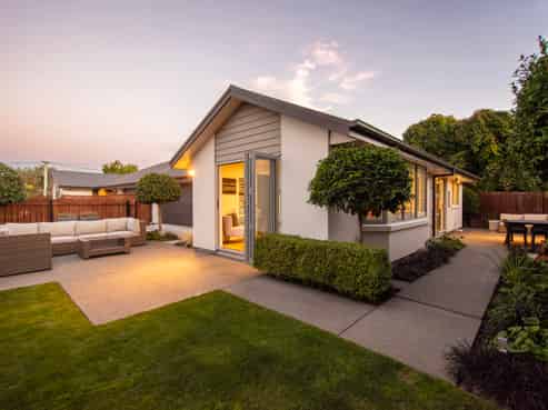 2/4 Buxton Terrace, Saint Martins