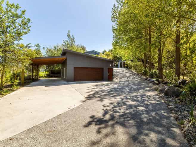 671 No 3 Line, Okoia