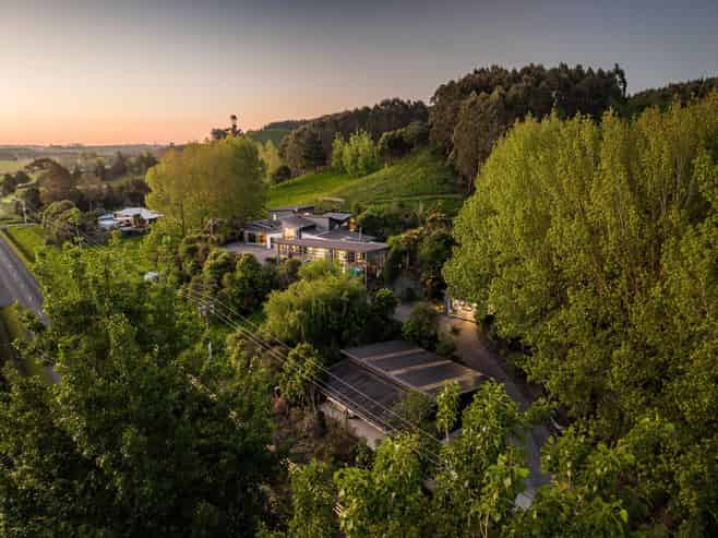 671 No 3 Line, Okoia