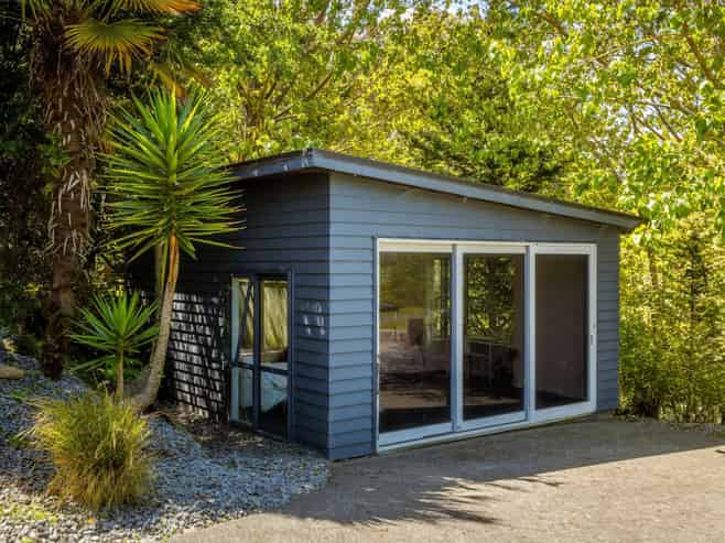 671 No 3 Line, Okoia