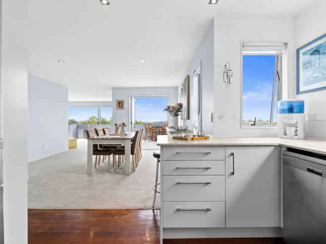 589D East Coast Road, Browns Bay