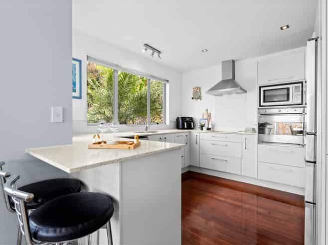 589D East Coast Road, Browns Bay