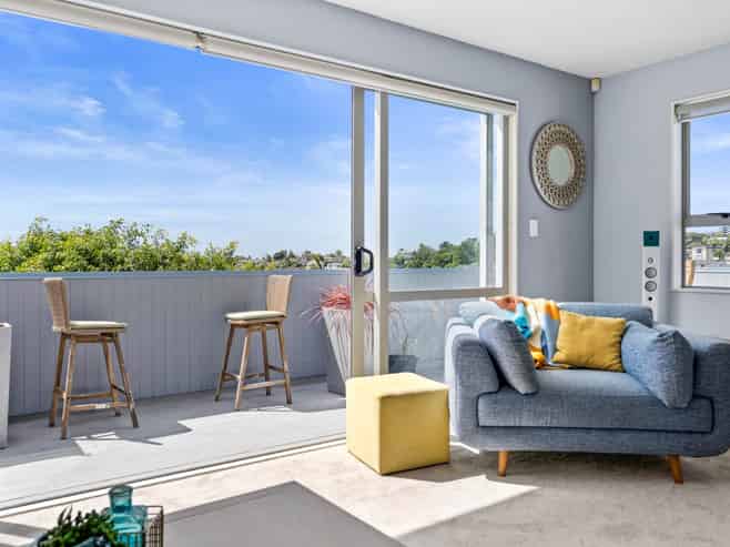 589D East Coast Road, Browns Bay