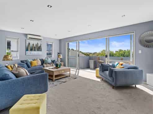 589D East Coast Road, Browns Bay