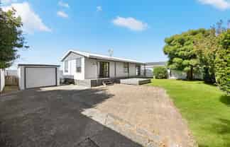 215B Tuhikaramea Road, Dinsdale
