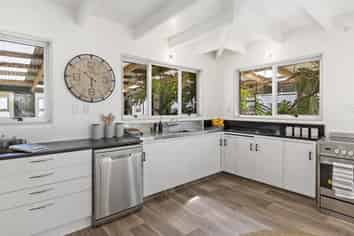 8 Reading Street, Greytown