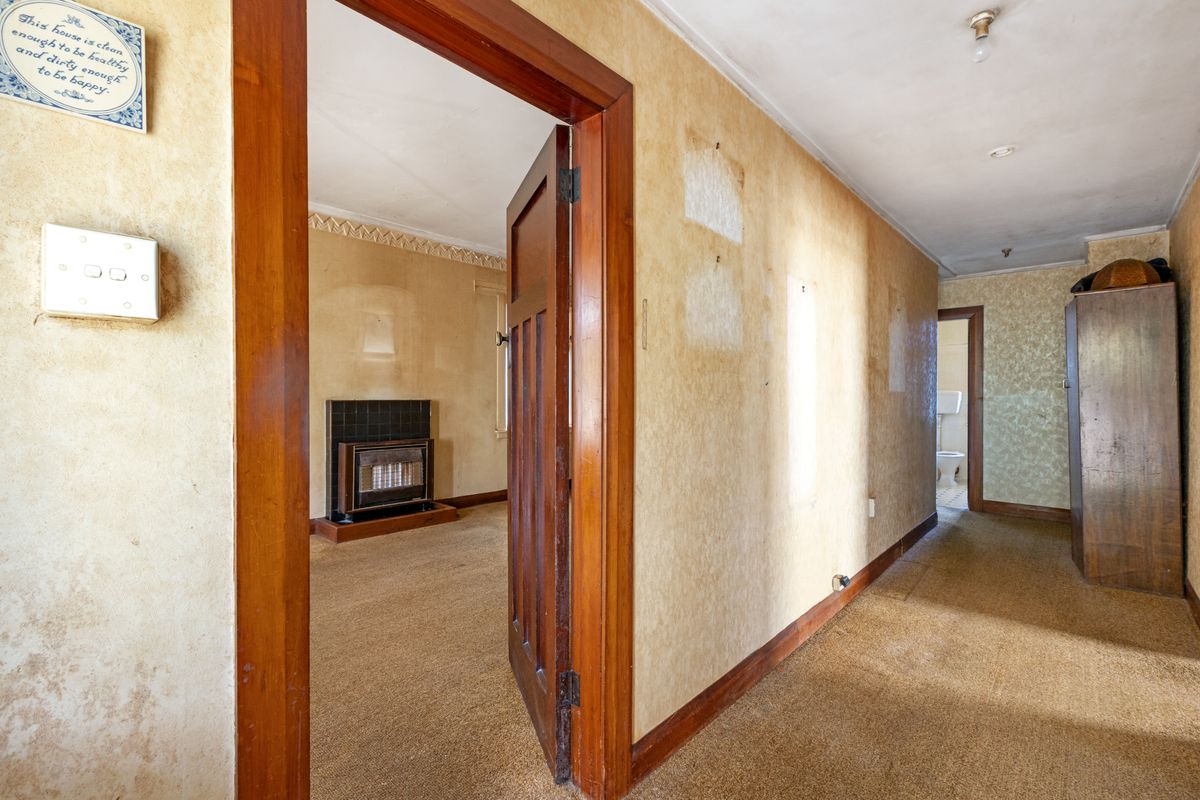 1930s Home & Income with Exceptional Potential – pohled 5