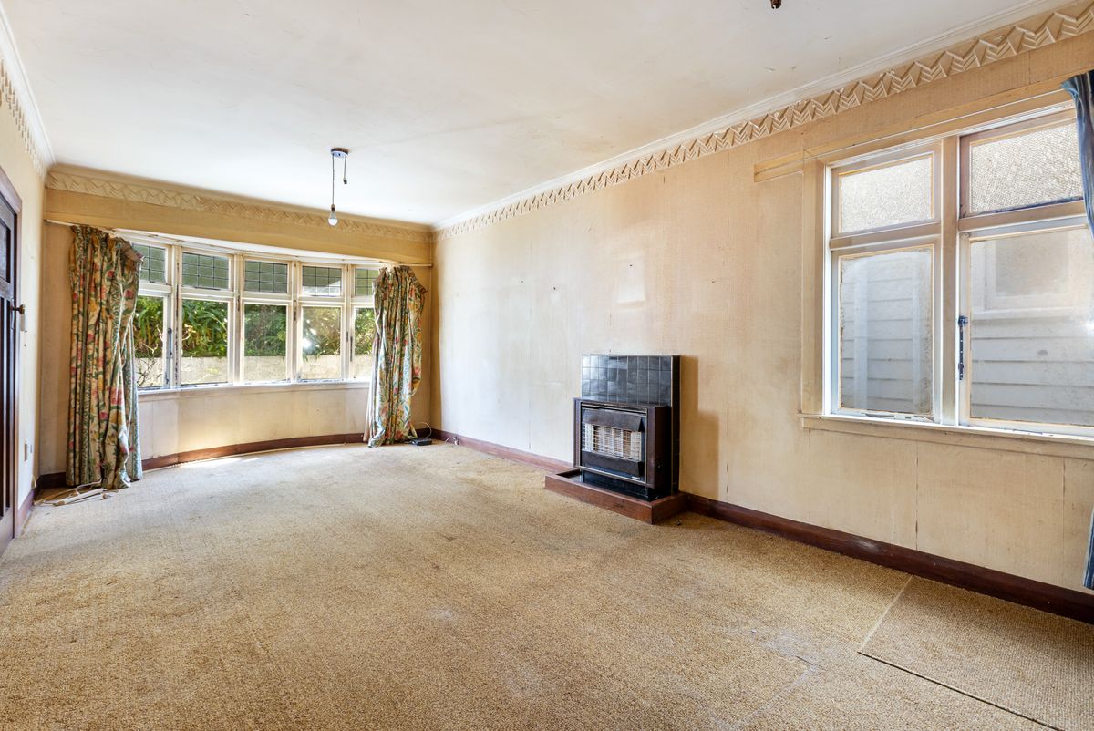 1930s Home & Income with Exceptional Potential – pohled 3
