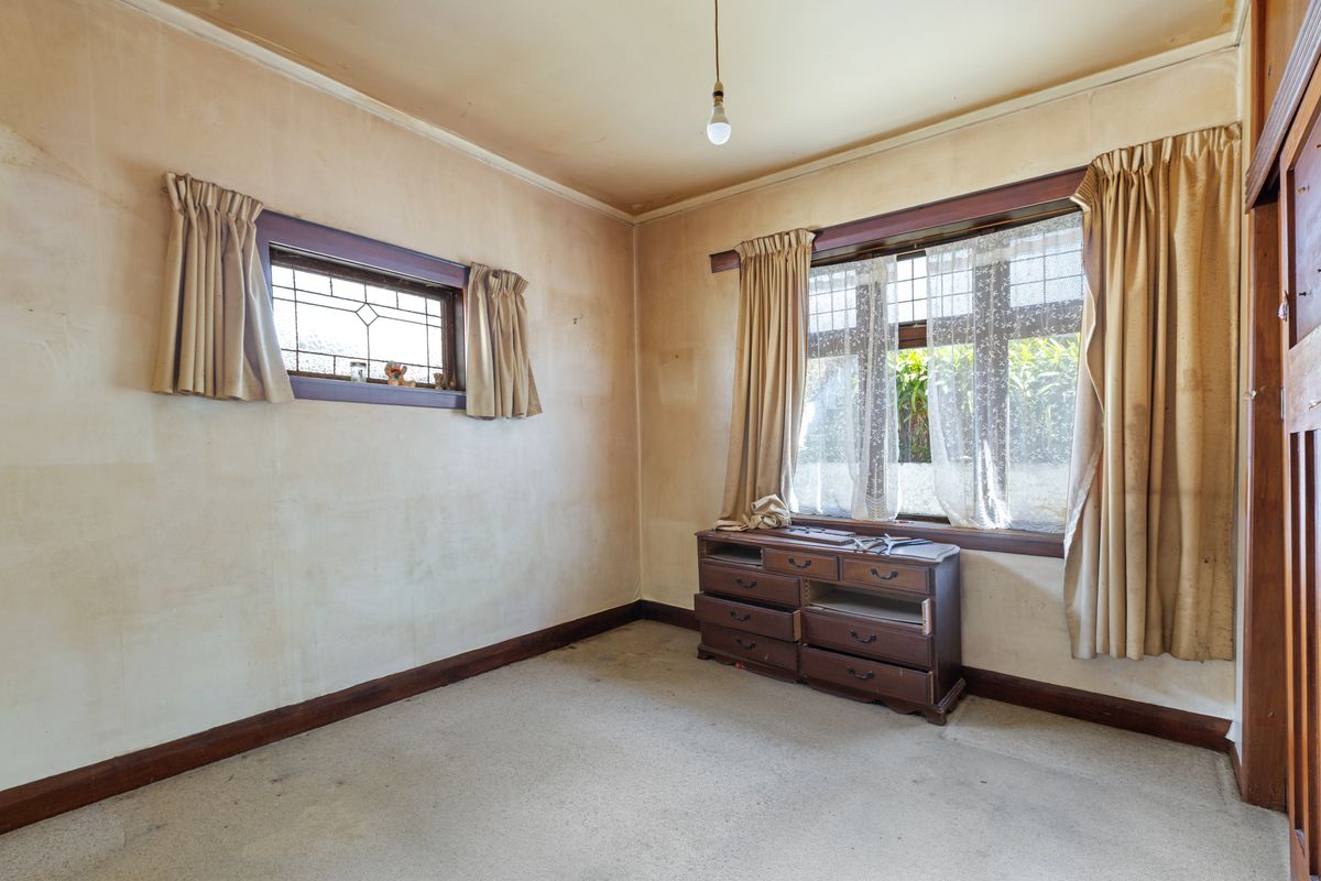 1930s Home & Income with Exceptional Potential – další