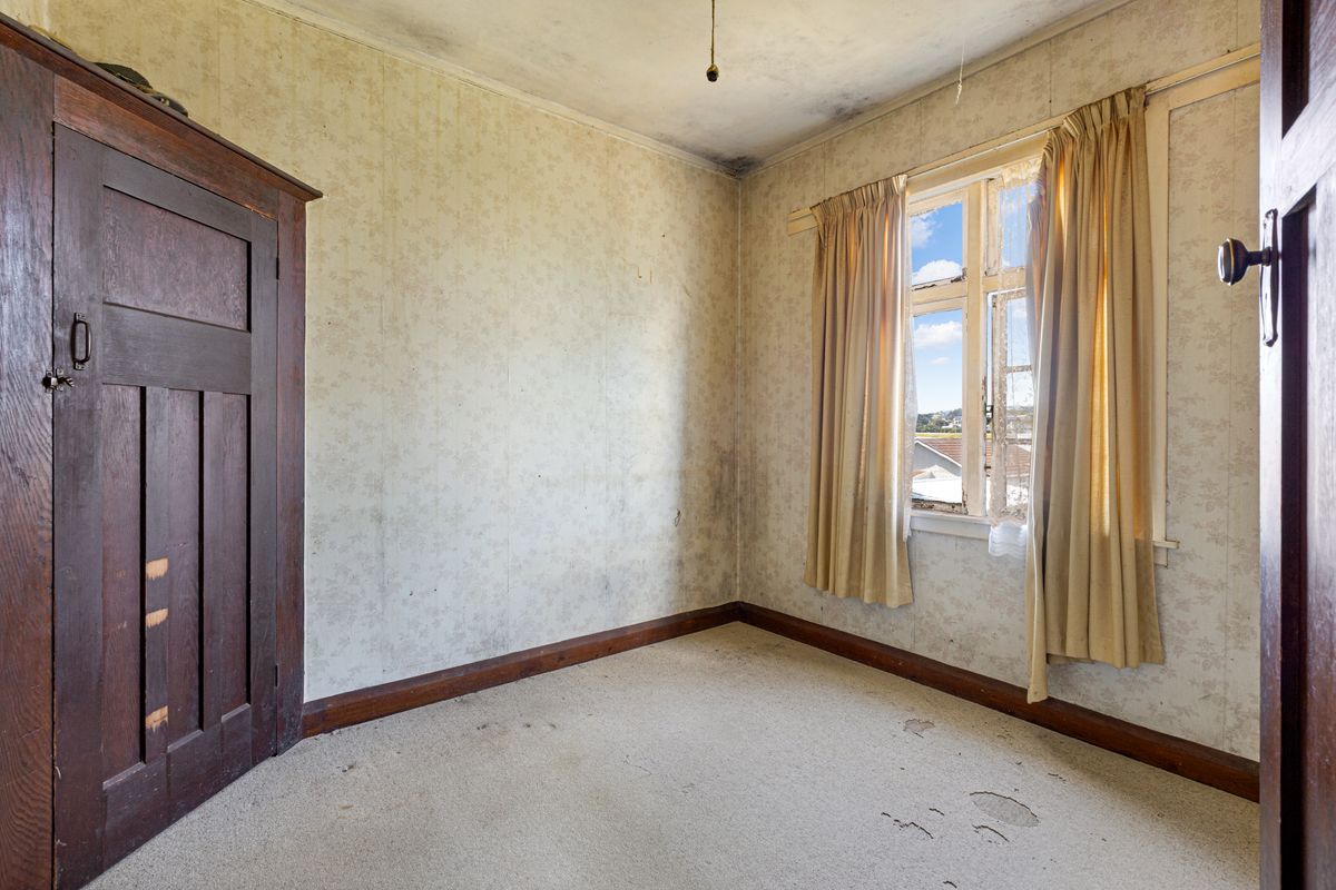 1930s Home & Income with Exceptional Potential – pohled 6