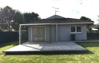 2/318 Royal Road, Massey