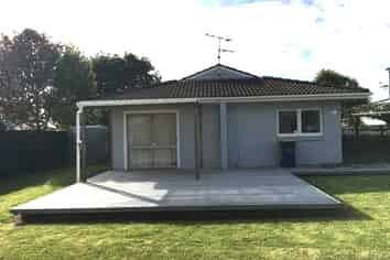 2/318 Royal Road, Massey